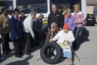 Susan de Kock Mrs PE 2007 with Meryl and Dave from Bridgestone SA and the excited elderly beneficiaries from the Eelanor Murray Service Centre 